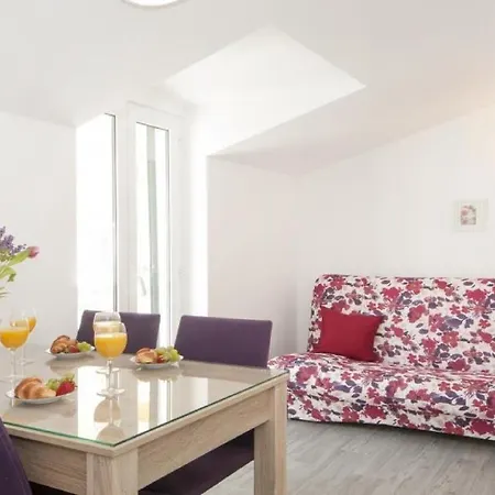 Angela Apartman