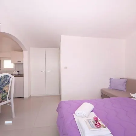 Angela Apartman *